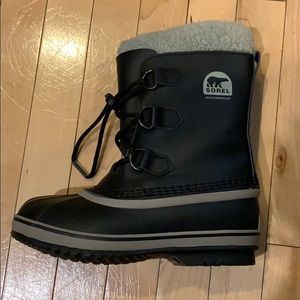 Sorel snow boots worn once